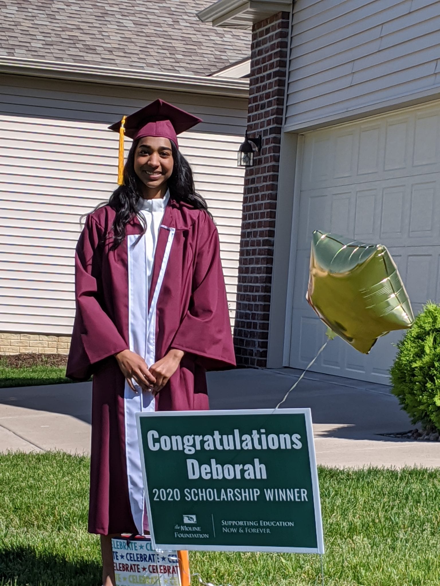 Moline Foundation Gives Out 83 000 In Scholarships Quad Cities Quadcities Com