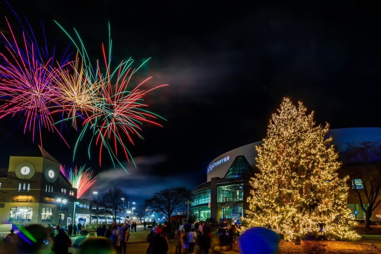 Lighting On The Commons Lights Up Moline Today Quad Cities